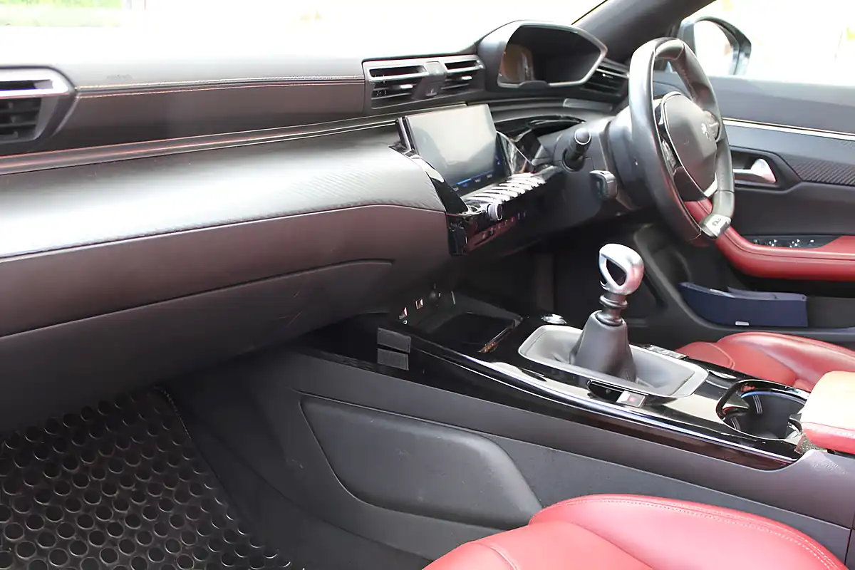 Used 2019 Peugeot 508 GT Line Blue - Interior and Exterior details 15