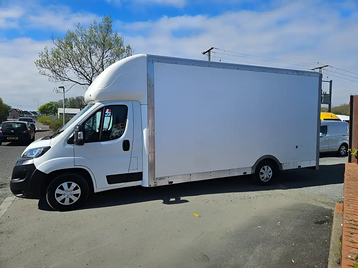 Used 2019 Peugeot Boxer 335 Lwb Low Loader Luton White - Interior and Exterior details 5