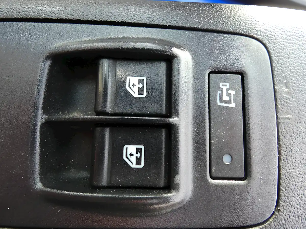 Used 2019 Peugeot Boxer 335 Professional White - Interior and Exterior details 17