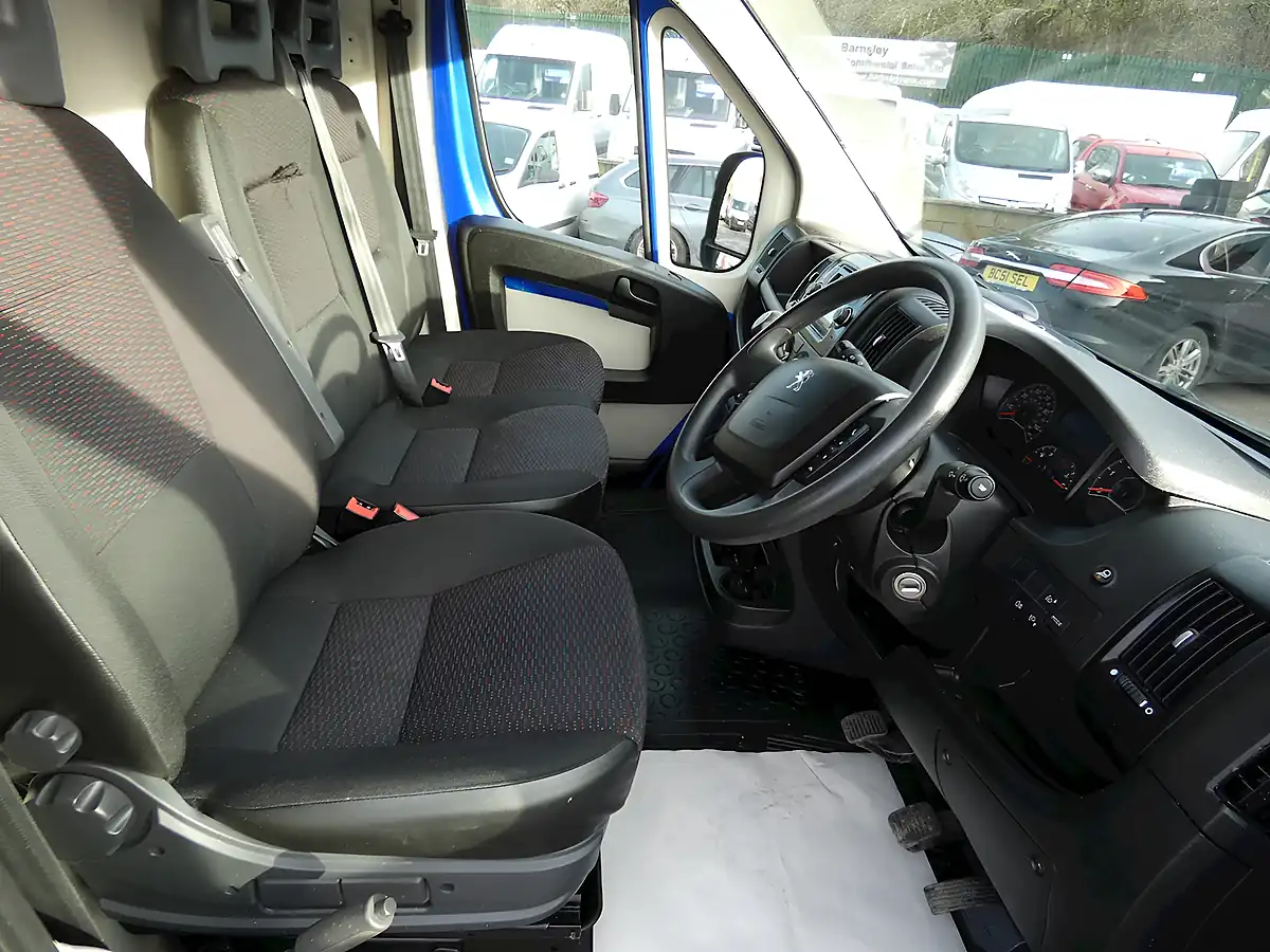 Used 2019 Peugeot Boxer 335 Professional White - Interior and Exterior details 3