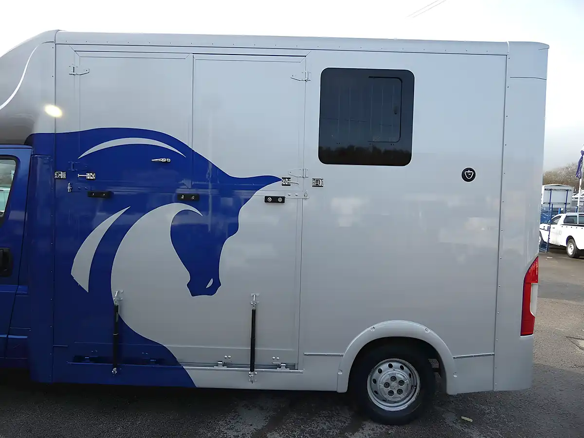 Used 2019 Peugeot Boxer 335 Professional White - Interior and Exterior details 5