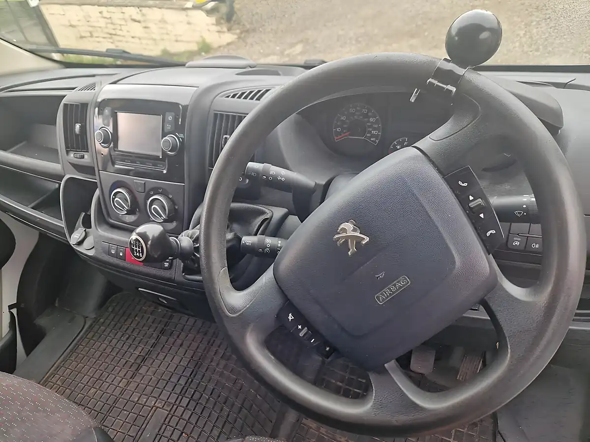 Used 2019 Peugeot Boxer H2 Professional White - Interior and Exterior details 16