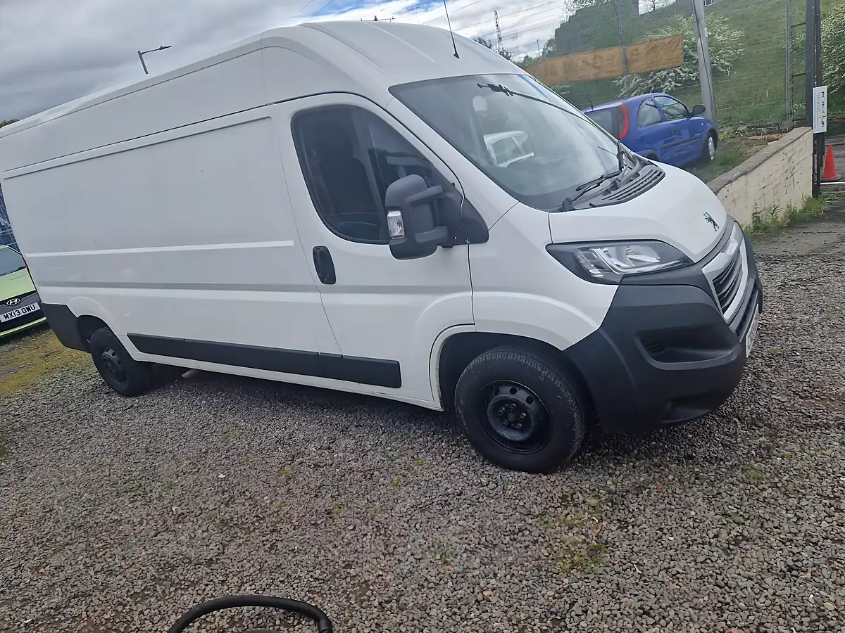 Used 2019 Peugeot Boxer H2 Professional White - Interior and Exterior details 3