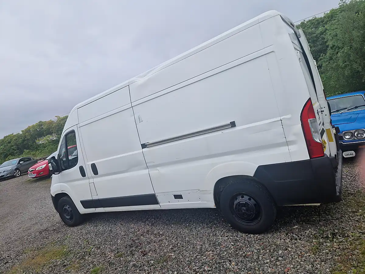 Used 2019 Peugeot Boxer H2 Professional White - Interior and Exterior details 6