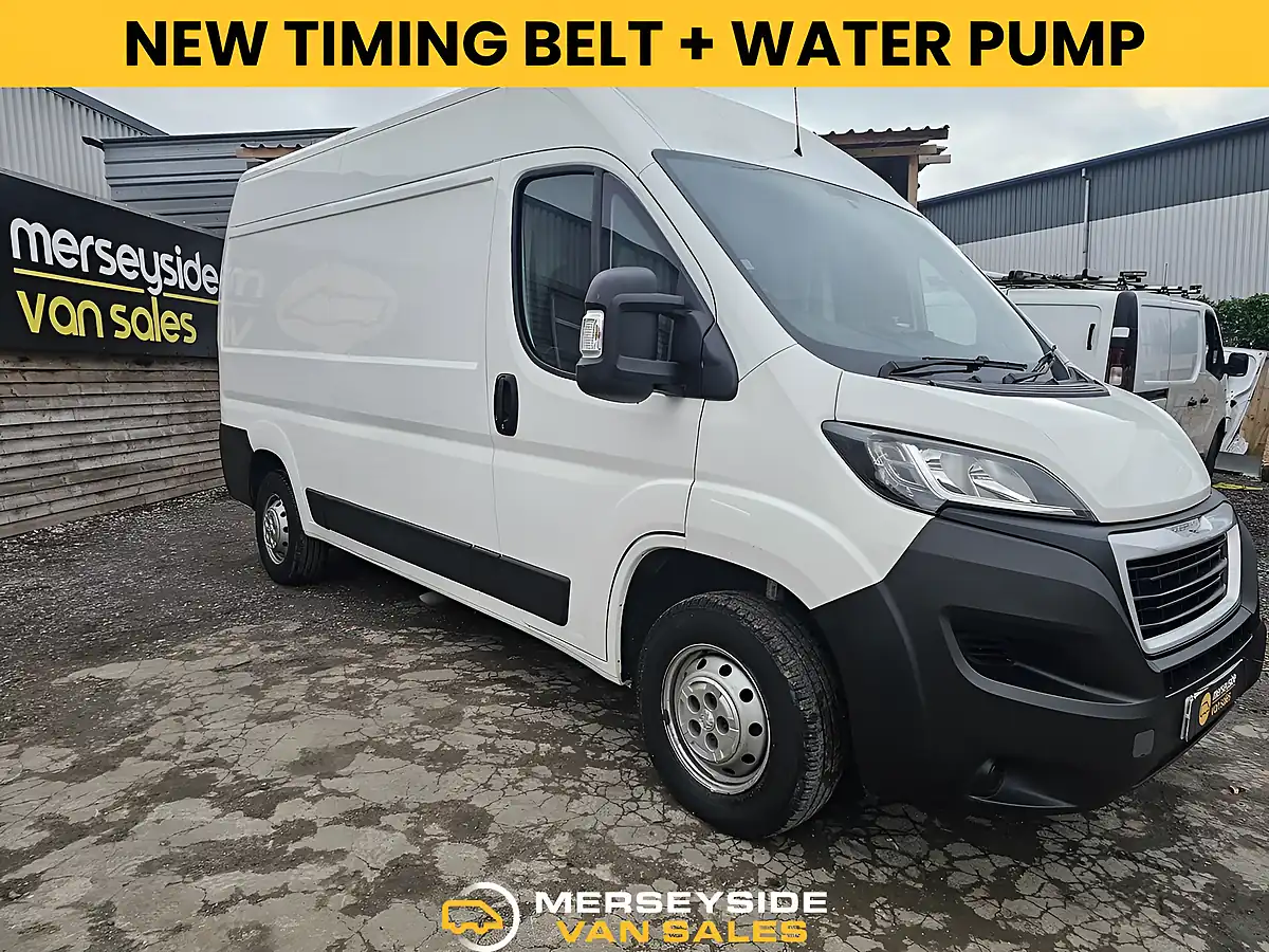 Used 2019 Peugeot Boxer Professional White - Front View