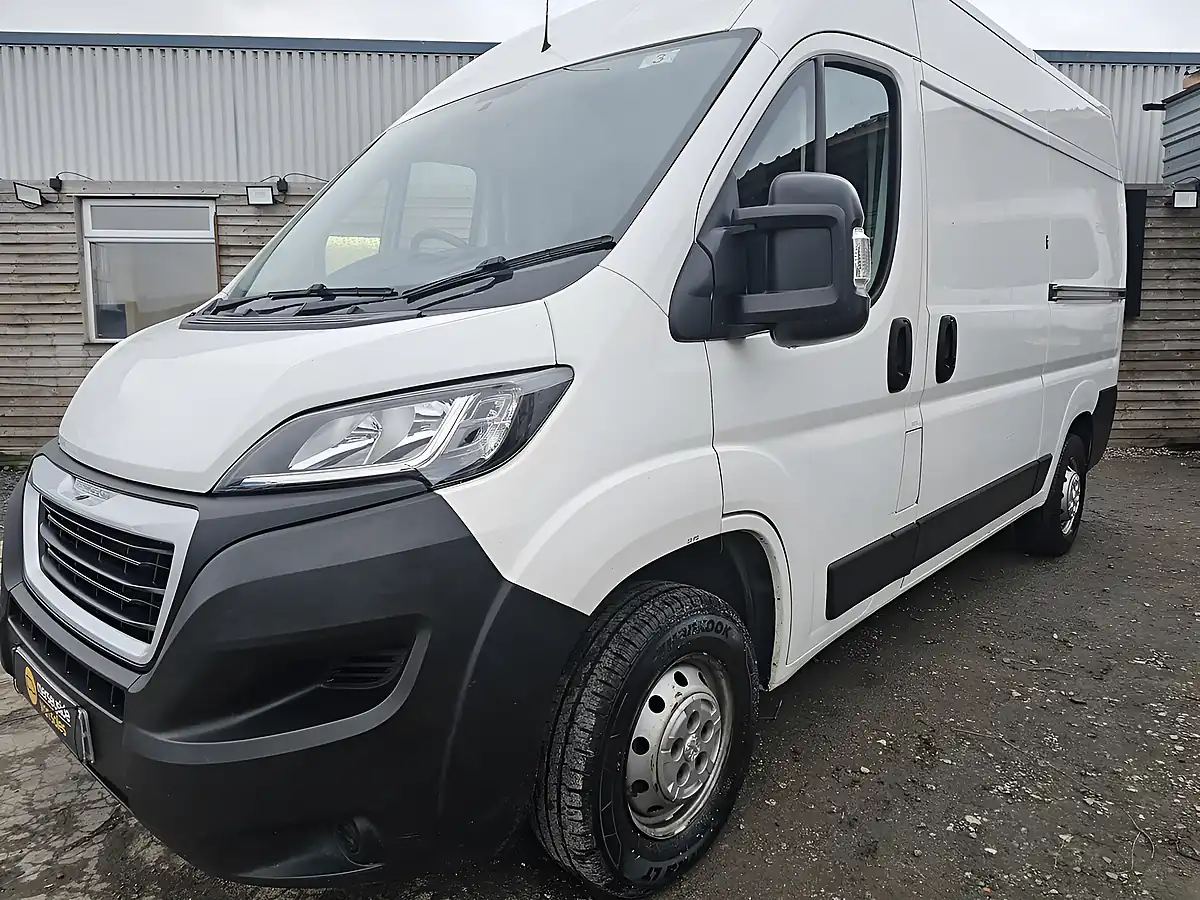 Used 2019 Peugeot Boxer Professional White - Interior and Exterior details 10