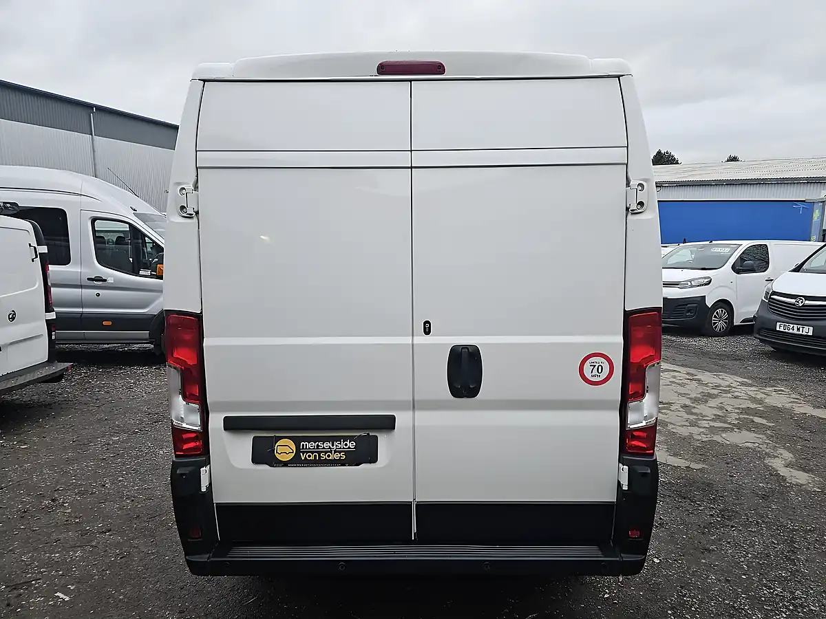 Used 2019 Peugeot Boxer Professional White - Interior and Exterior details 11