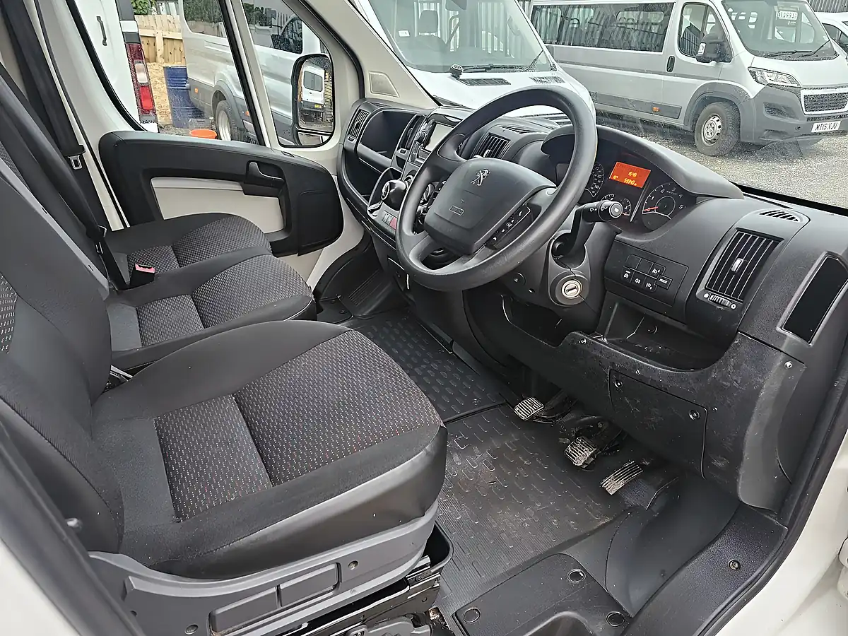 Used 2019 Peugeot Boxer Professional White - Interior and Exterior details 16