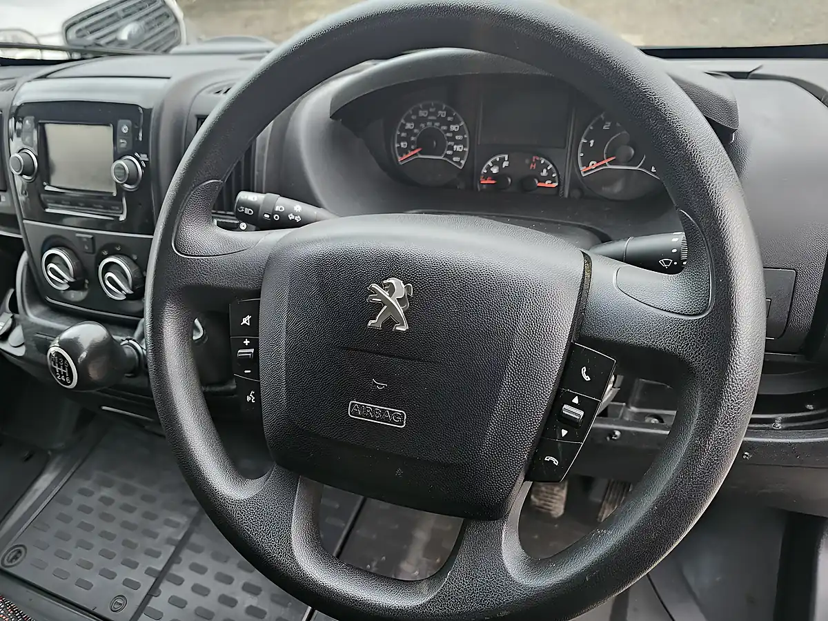 Used 2019 Peugeot Boxer Professional White - Interior and Exterior details 17