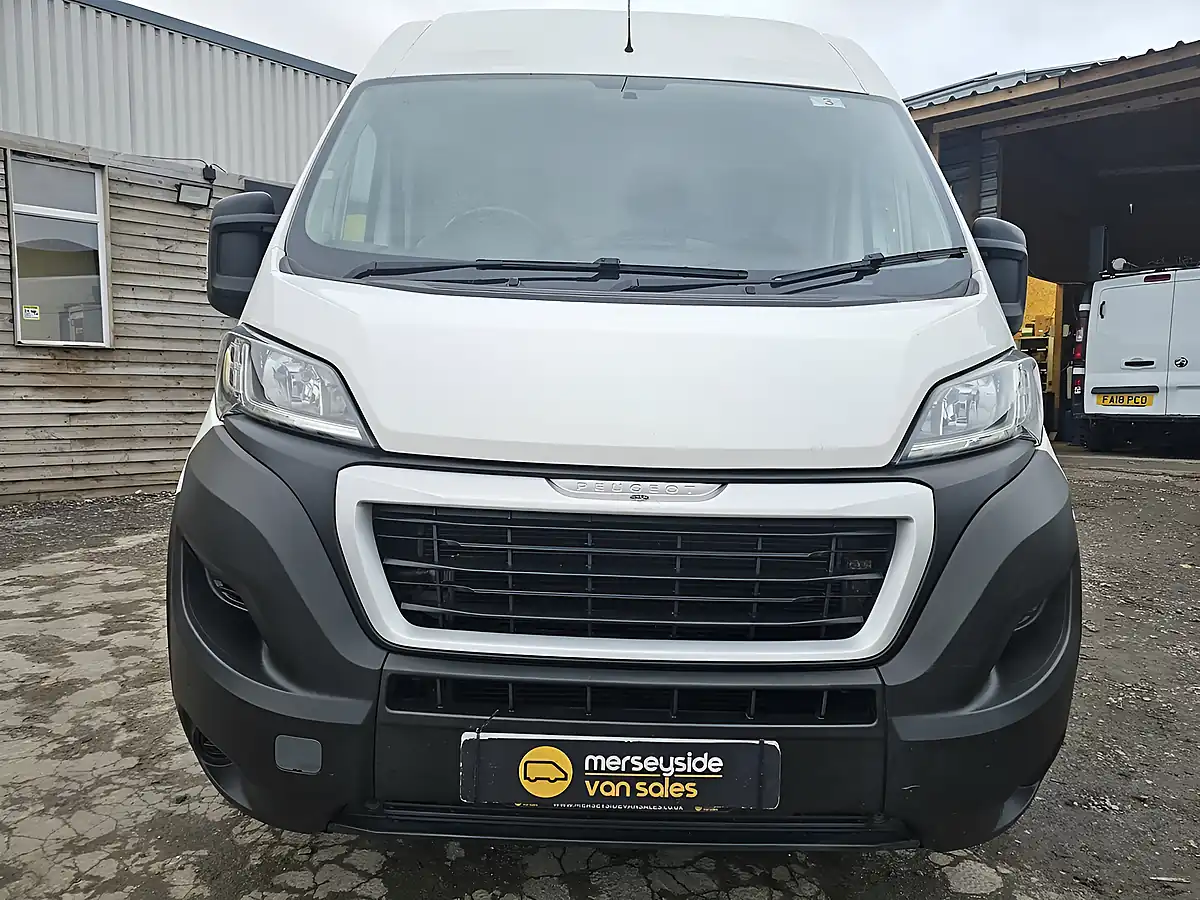 Used 2019 Peugeot Boxer Professional White - Interior and Exterior details 6