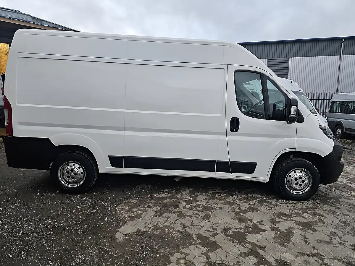 Used 2019 Peugeot Boxer Professional White - Interior and Exterior details 9