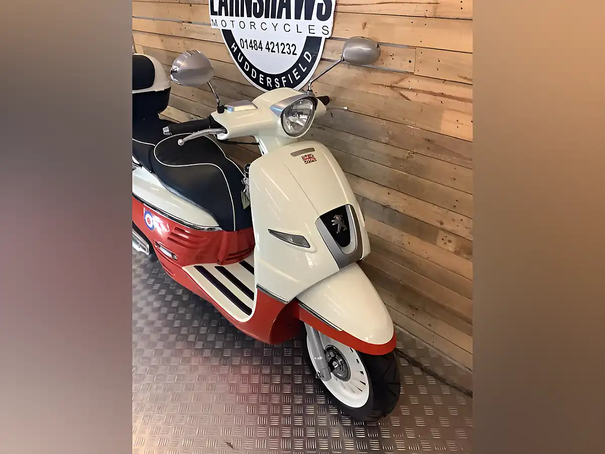 Used 2019 Peugeot Django Orange - Interior and Exterior details 3