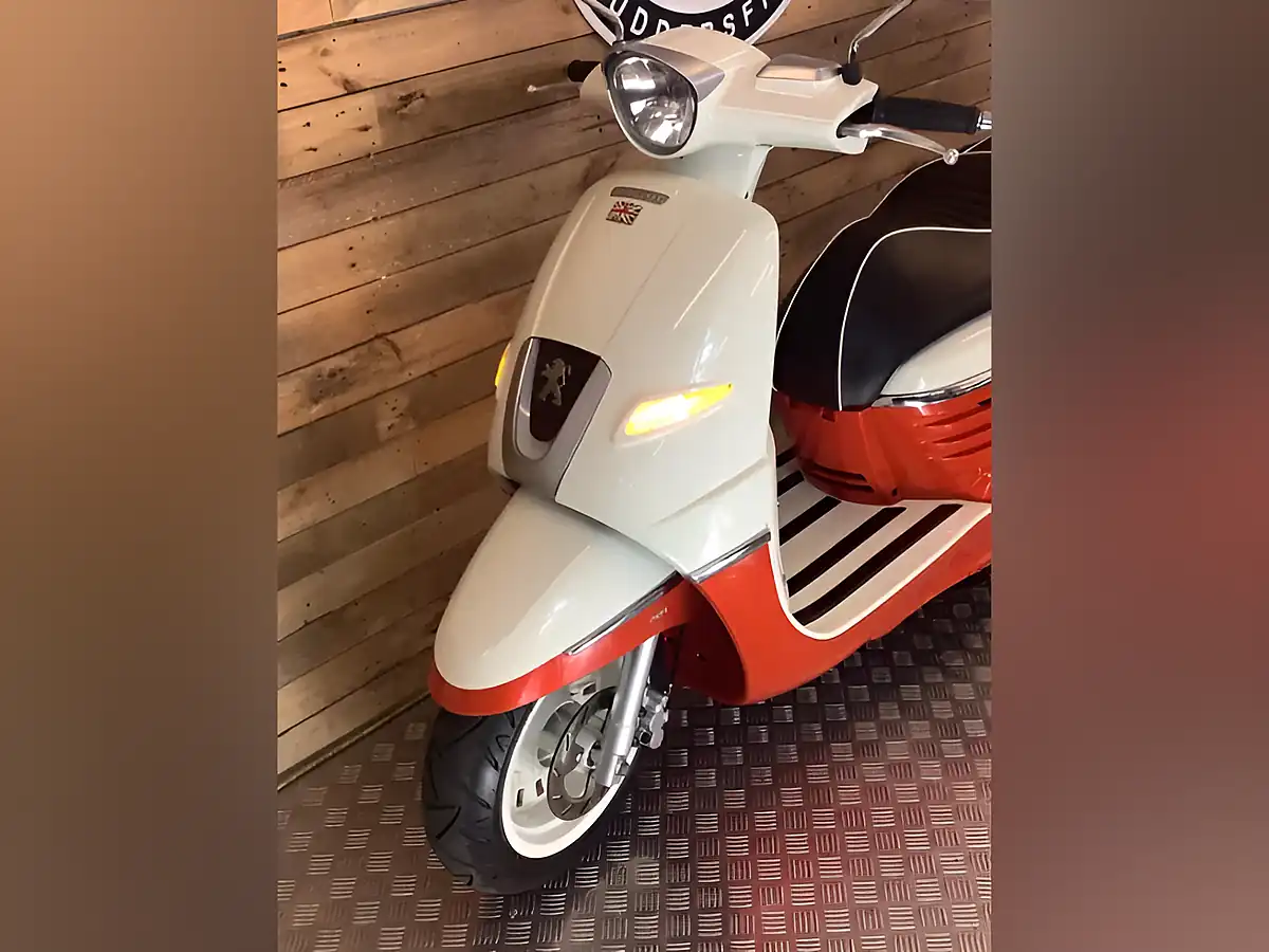 Used 2019 Peugeot Django Orange - Interior and Exterior details 6