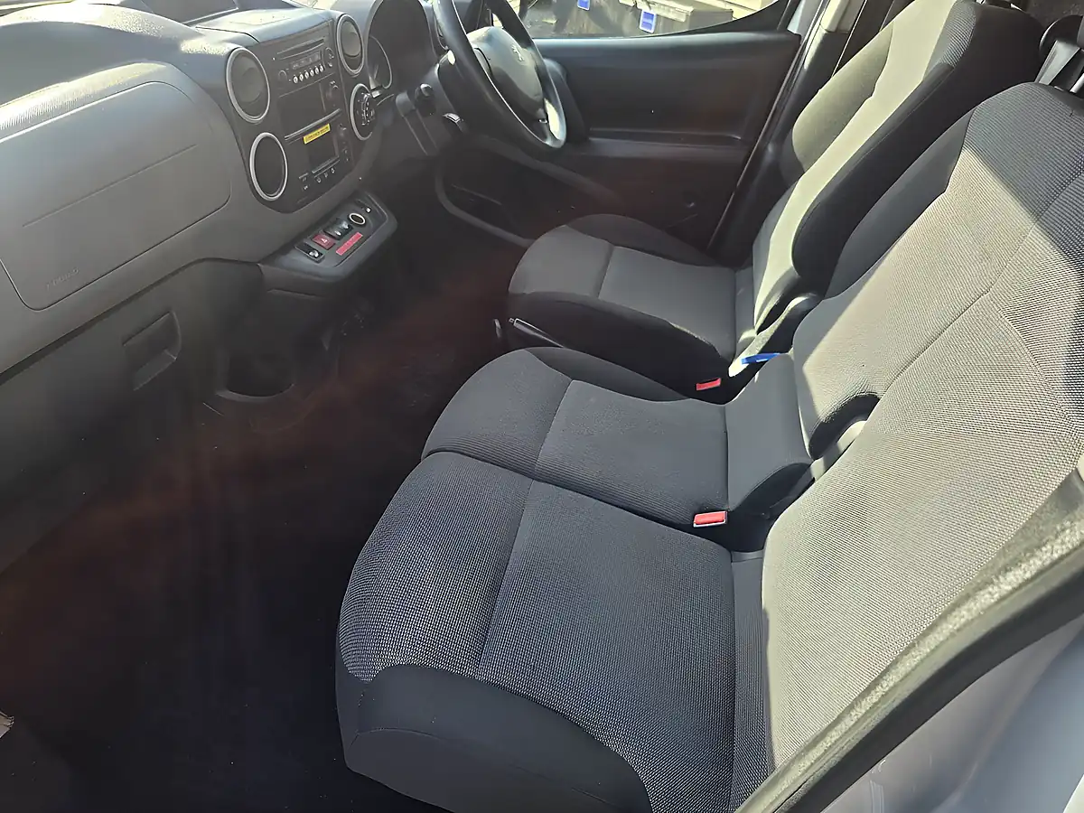 Used 2019 Peugeot E-Partner Se Red - Interior and Exterior details 14
