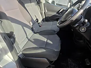 Used 2019 Peugeot E-Partner Se Red - Interior and Exterior details 16