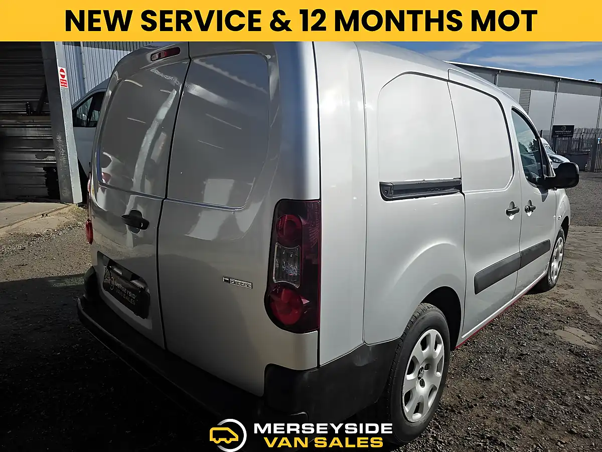 Used 2019 Peugeot E-Partner Se Red - Interior and Exterior details 2