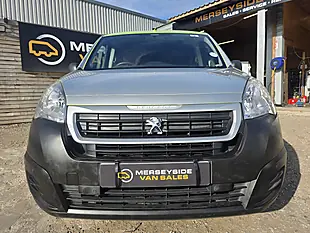 Used 2019 Peugeot E-Partner Se Red - Interior and Exterior details 7