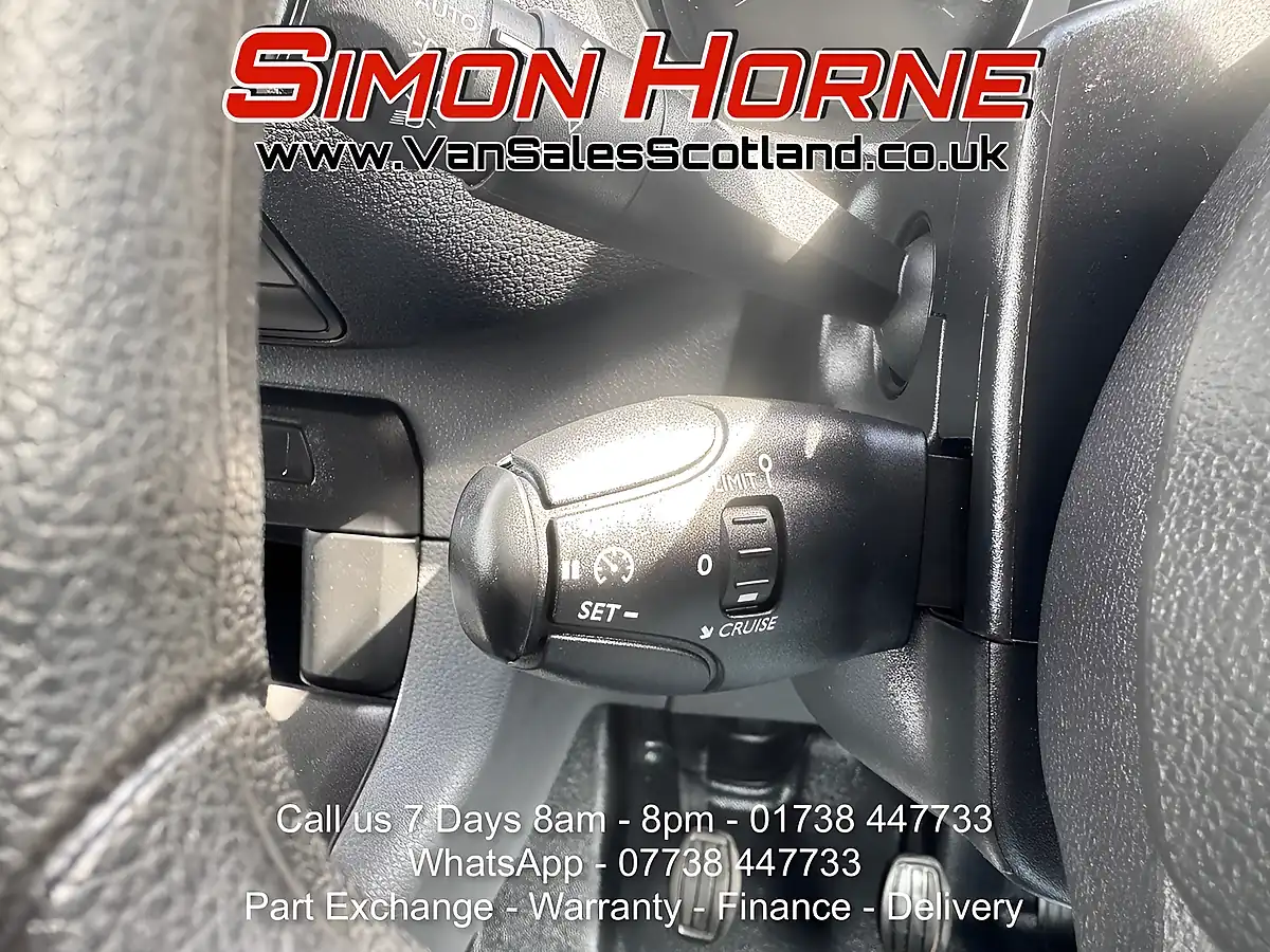 Used 2019 Peugeot Expert 1000 Compact Professional White - Interior and Exterior details 14