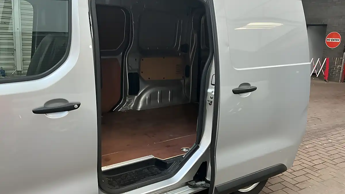 Used 2019 Peugeot Expert Professional Compact Silver - Interior and Exterior details 11