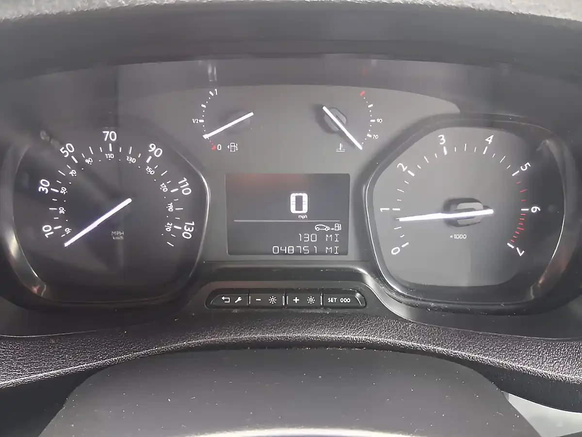 Used 2019 Peugeot Expert Professional Long Panel Van Silver - Interior and Exterior details 14
