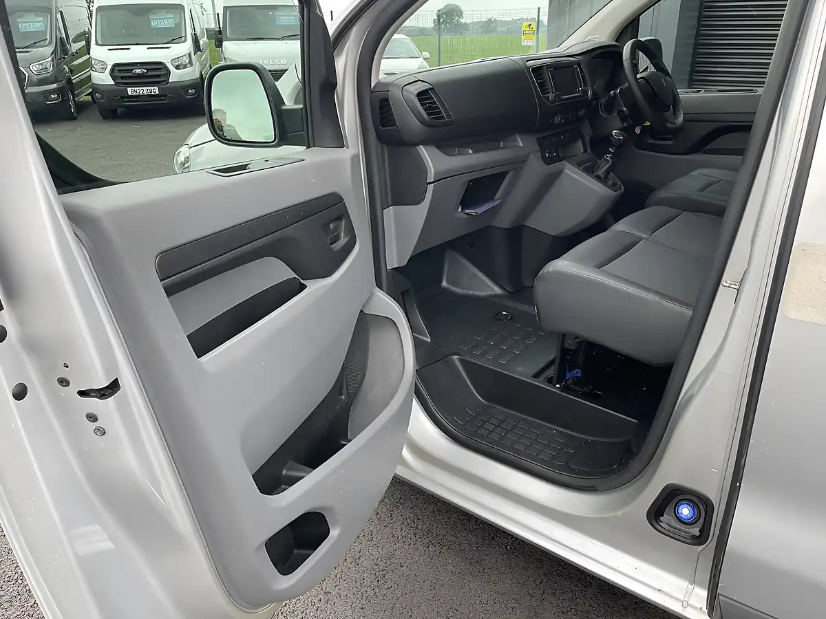 Used 2019 Peugeot Expert Professional Lwb Silver - Interior and Exterior details 11
