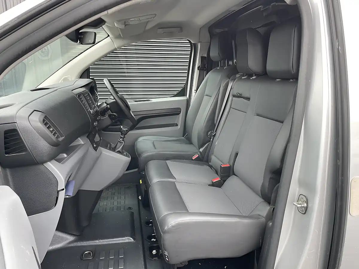 Used 2019 Peugeot Expert Professional Lwb Silver - Interior and Exterior details 12