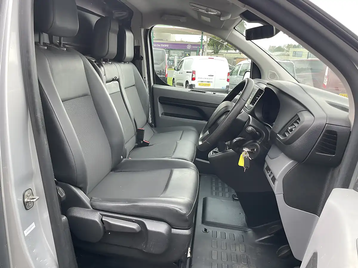 Used 2019 Peugeot Expert Professional Lwb Silver - Interior and Exterior details 13