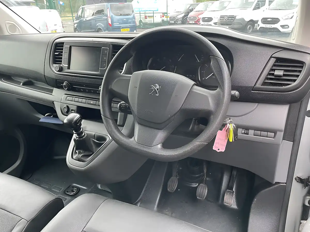 Used 2019 Peugeot Expert Professional Lwb Silver - Interior and Exterior details 8