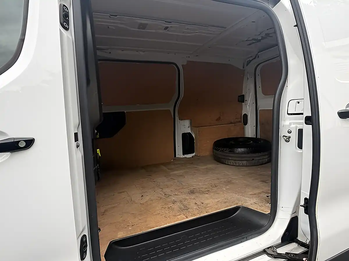 Used 2019 Peugeot Expert Professional Standard White - Interior and Exterior details 15