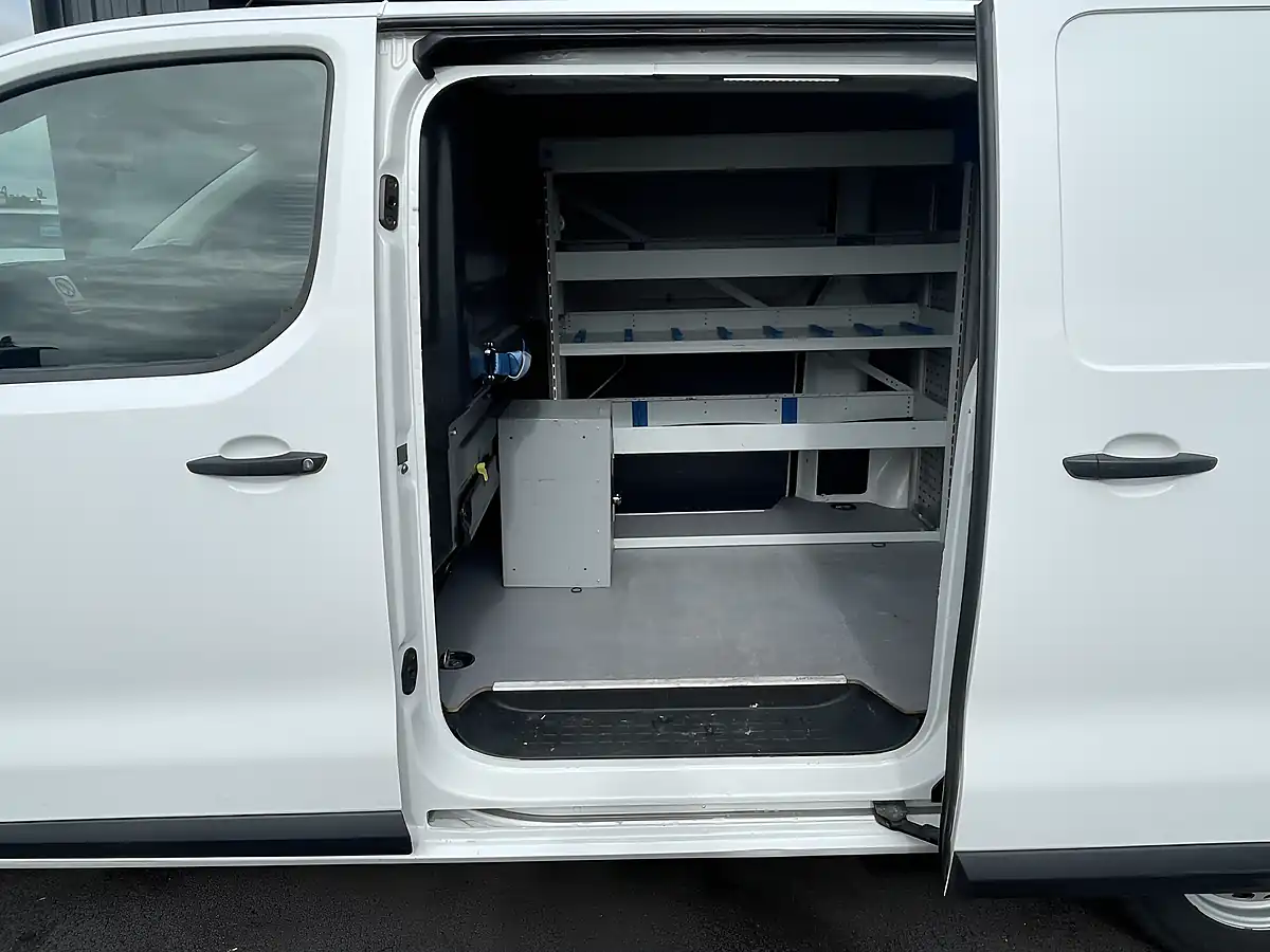 Used 2019 Peugeot Expert Professional White - Interior and Exterior details 11