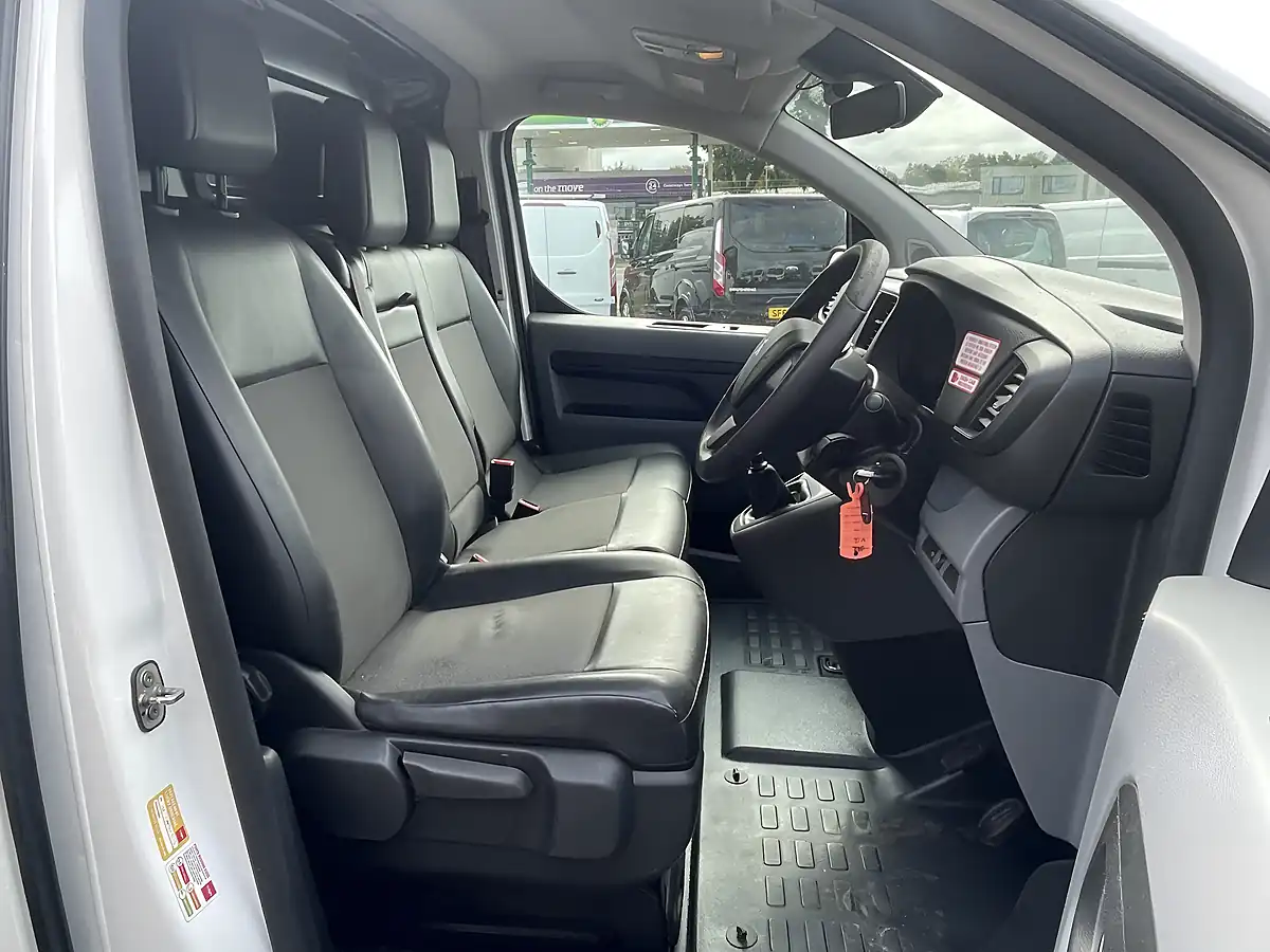 Used 2019 Peugeot Expert Professional White - Interior and Exterior details 6