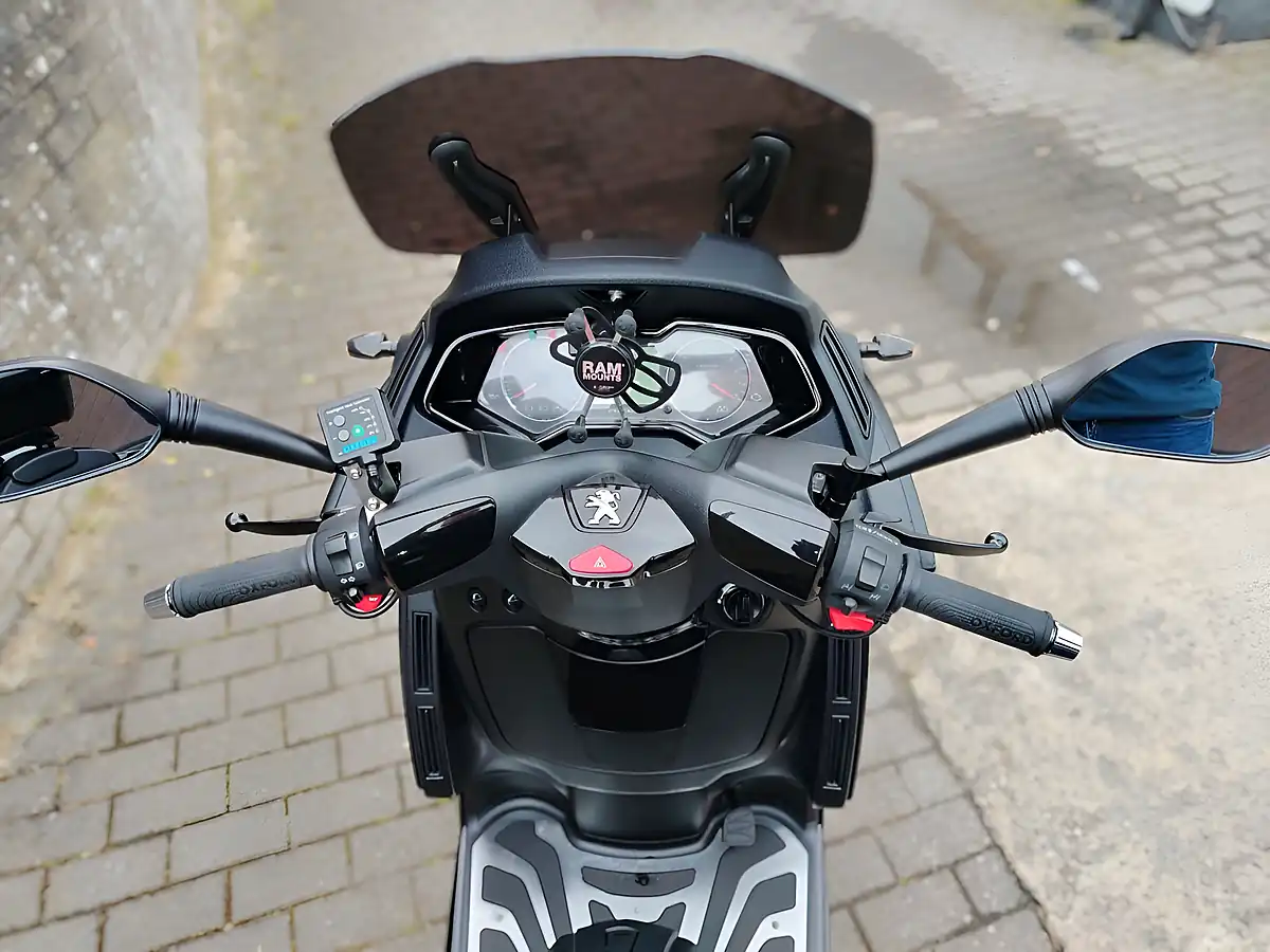 Used 2019 Peugeot Metropolis 400 Rxr Black - Interior and Exterior details 8