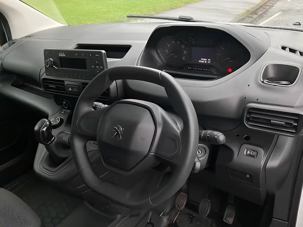 Used 2019 Peugeot Partner Grip Standard Panel Van Swb Blue - Interior and Exterior details 13
