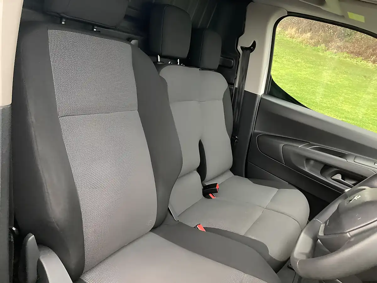Used 2019 Peugeot Partner Grip Standard Panel Van Swb Blue - Interior and Exterior details 14