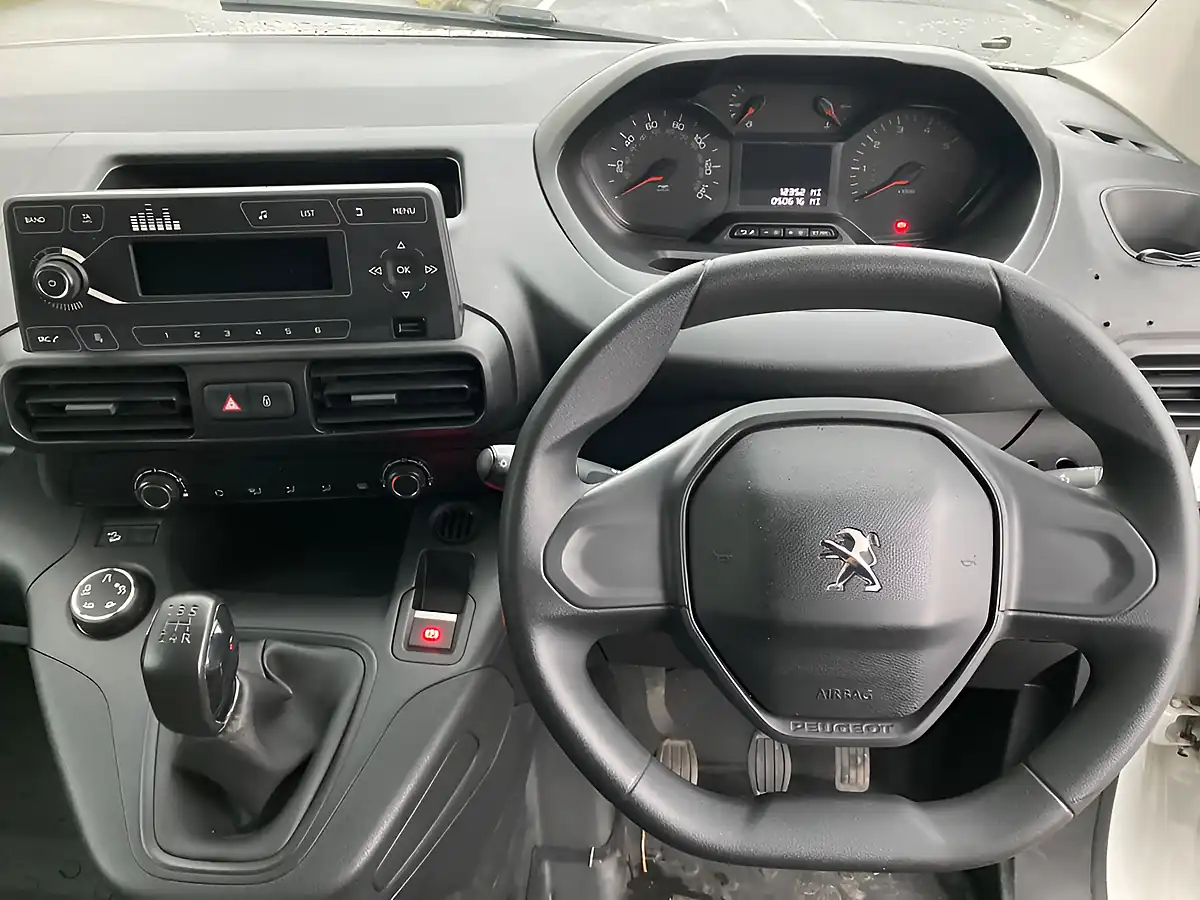 Used 2019 Peugeot Partner Grip Standard Panel Van Swb Blue - Interior and Exterior details 15