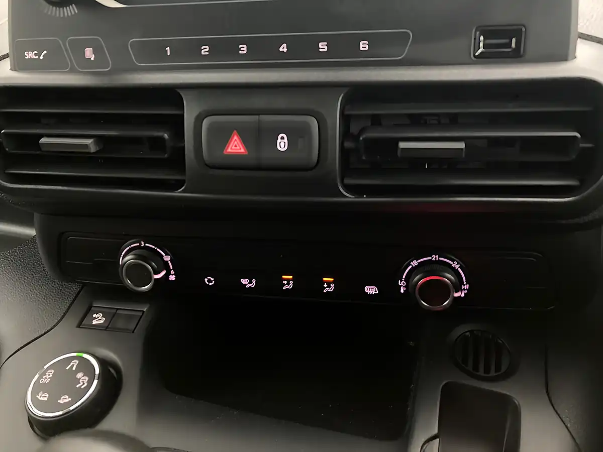 Used 2019 Peugeot Partner Grip Standard Panel Van Swb Blue - Interior and Exterior details 17