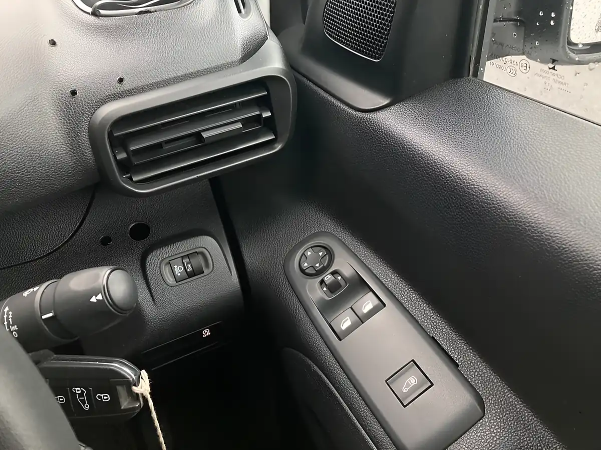 Used 2019 Peugeot Partner Grip Standard Panel Van Swb Blue - Interior and Exterior details 20
