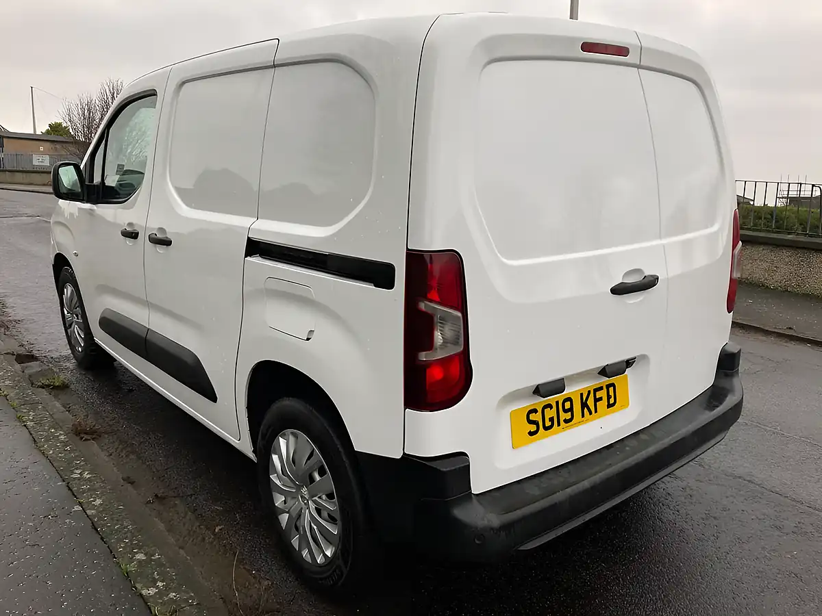 Used 2019 Peugeot Partner Grip Standard Panel Van Swb Blue - Interior and Exterior details 4