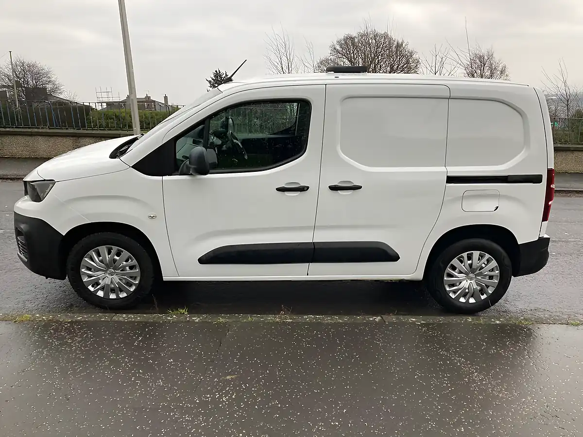 Used 2019 Peugeot Partner Grip Standard Panel Van Swb Blue - Interior and Exterior details 5