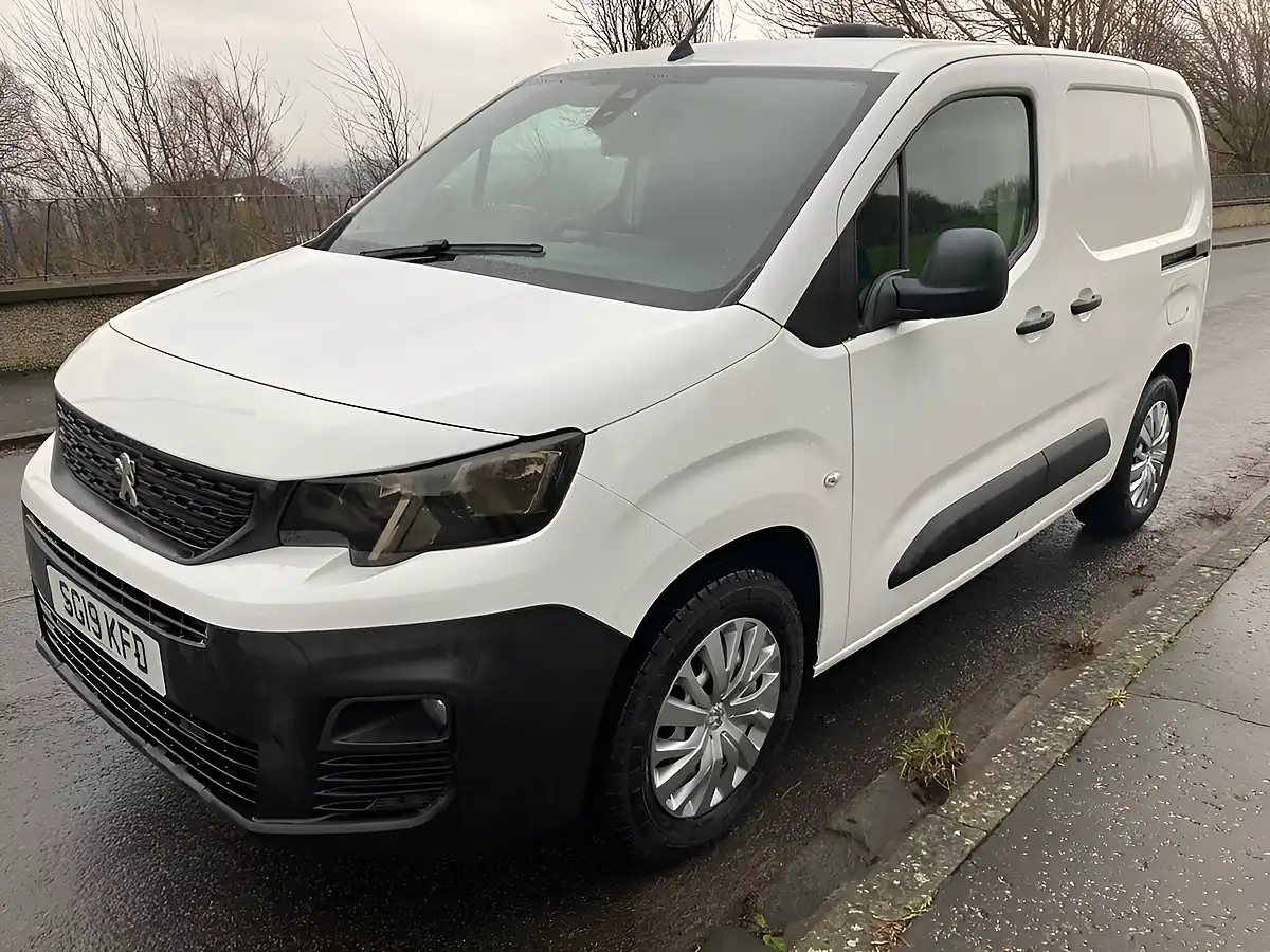 Used 2019 Peugeot Partner Grip Standard Panel Van Swb Blue - Interior and Exterior details 6