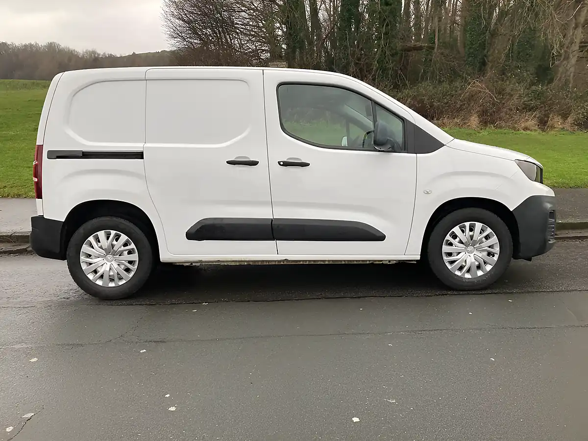 Used 2019 Peugeot Partner Grip Standard Panel Van Swb Blue - Interior and Exterior details 8