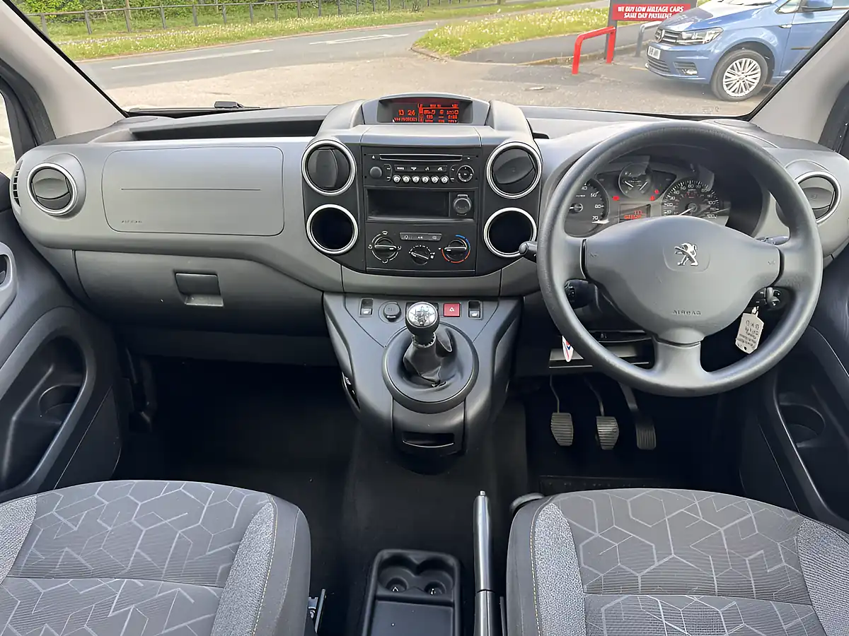 Used 2019 Peugeot Partner Horizon RS Grey - Interior and Exterior details 2