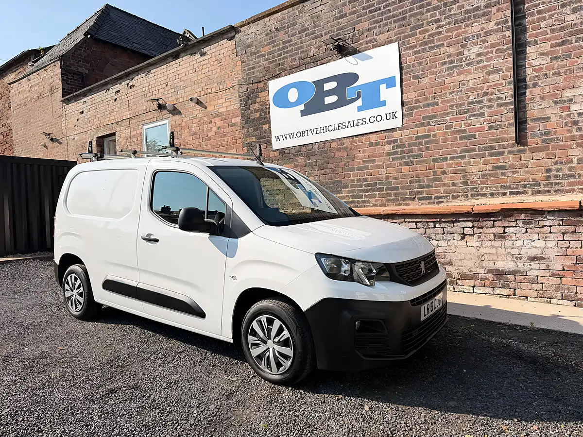 Used 2019 Peugeot Partner Professional L1 Blue White - Front View