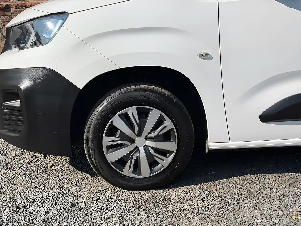 Used 2019 Peugeot Partner Professional L1 Blue White - Interior and Exterior details 16
