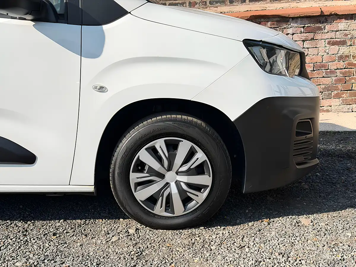 Used 2019 Peugeot Partner Professional L1 Blue White - Interior and Exterior details 18