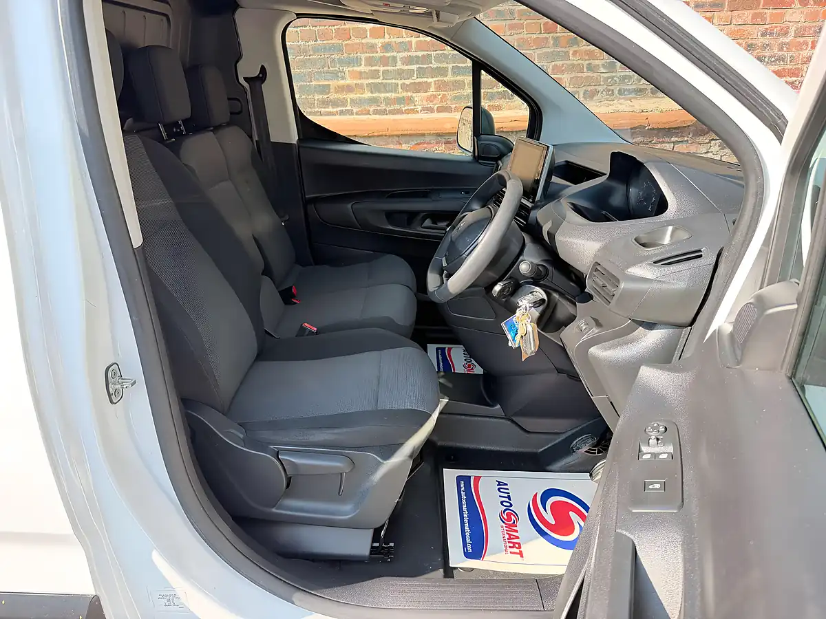 Used 2019 Peugeot Partner Professional L1 Blue White - Interior and Exterior details 7