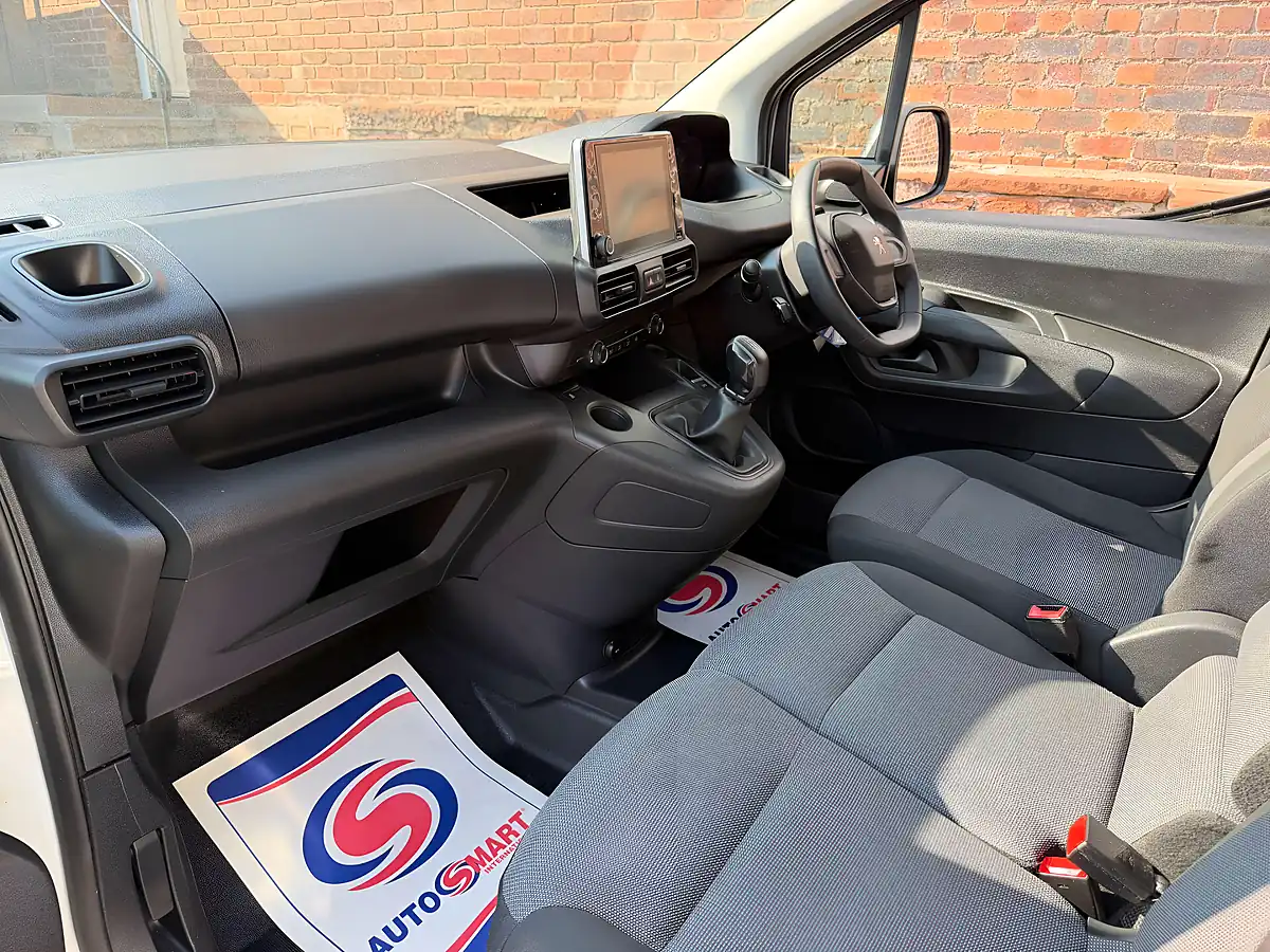 Used 2019 Peugeot Partner Professional L1 Blue White - Interior and Exterior details 9