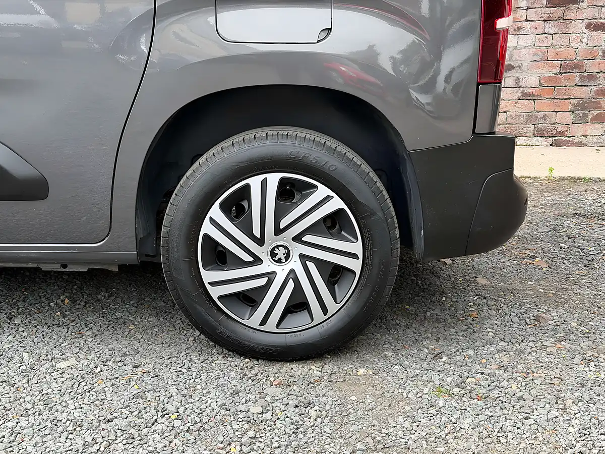 Used 2019 Peugeot Partner Professional L1 Grey - Interior and Exterior details 16