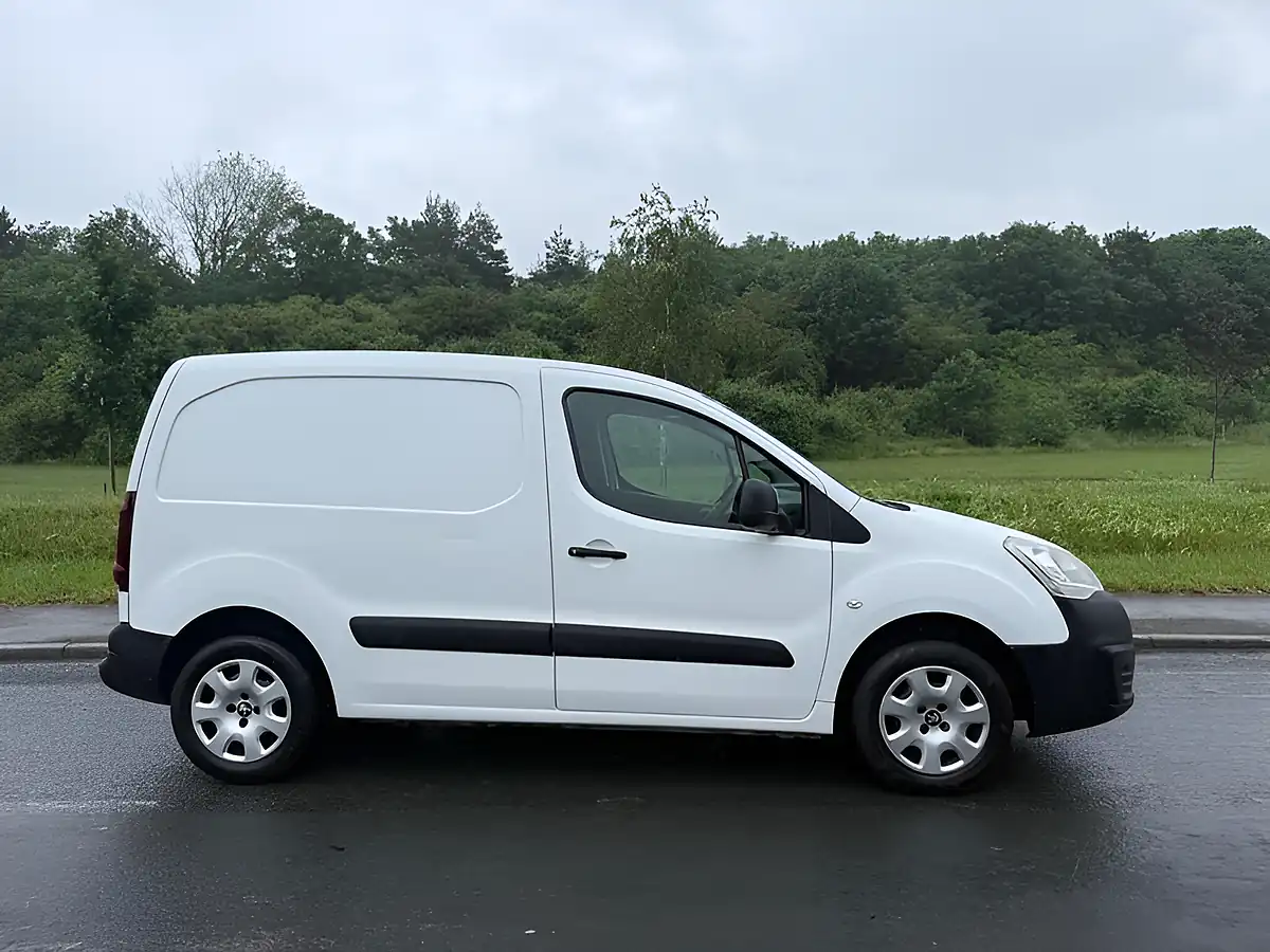 Used 2019 Peugeot Partner Professional L1 White - Front View