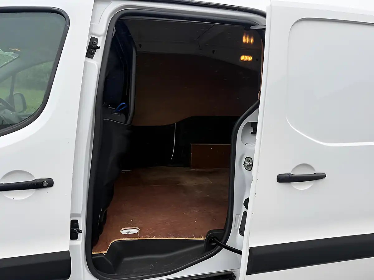 Used 2019 Peugeot Partner Professional L1 White - Interior and Exterior details 10